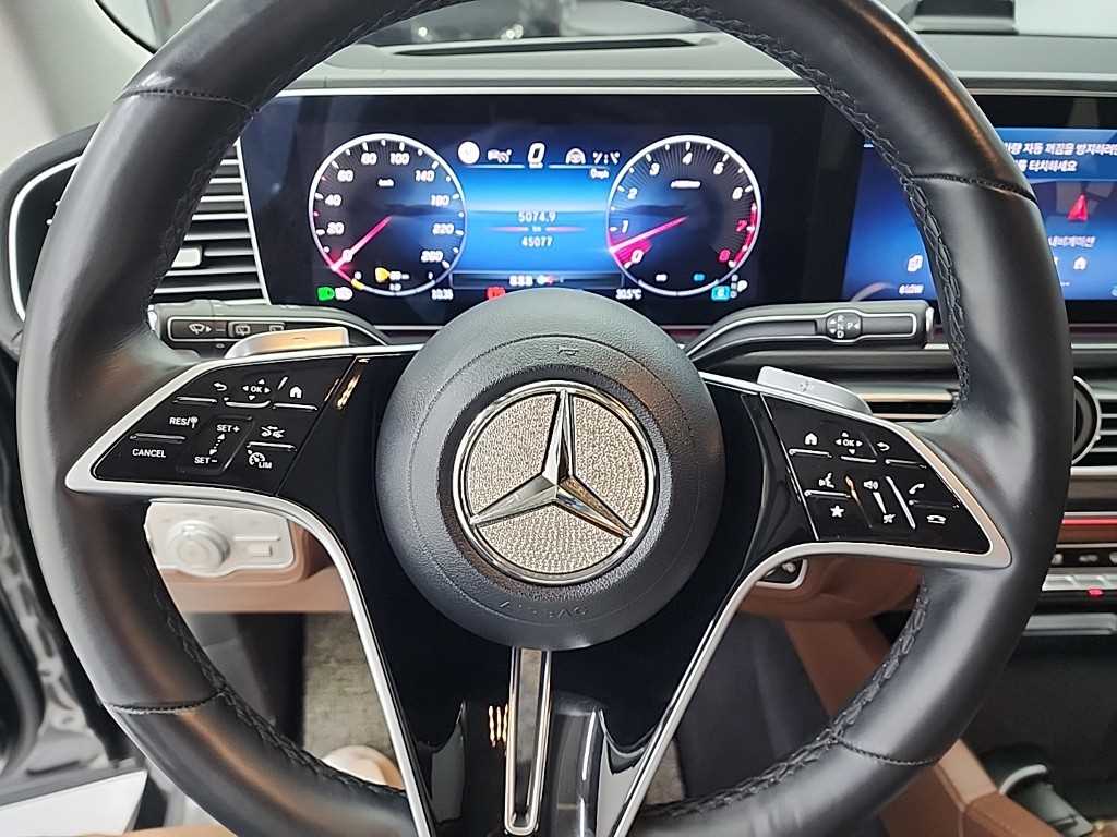 Mercedes Benz GLE Class - Vista 11