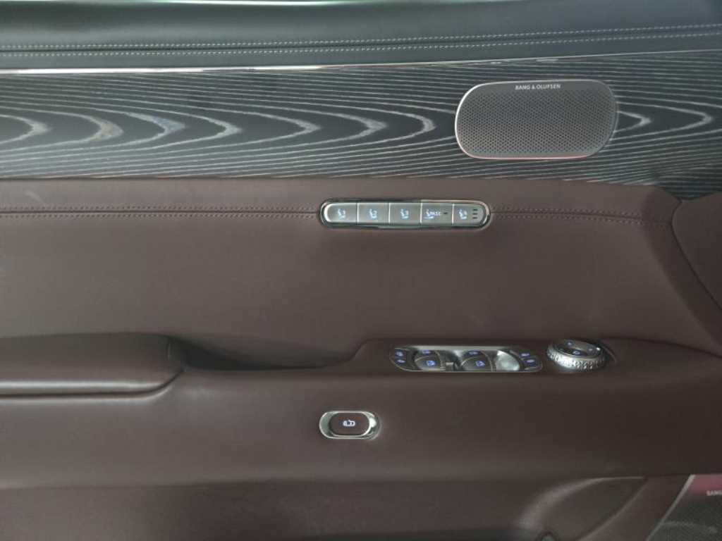 Genesis G90 - Vista 7