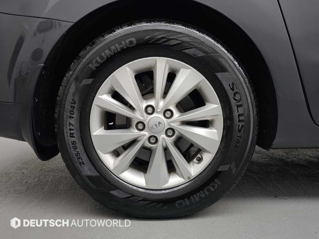 KIA Carnival - Vista 5