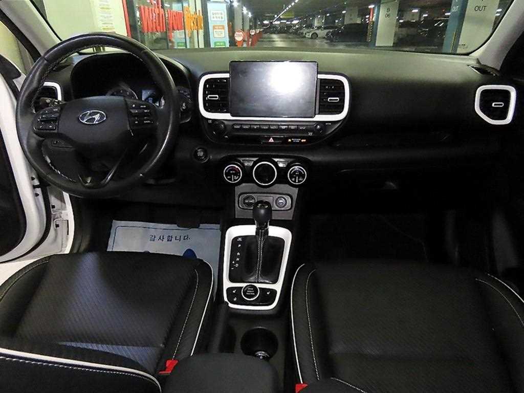 HYUNDAI Venue - Vista 12