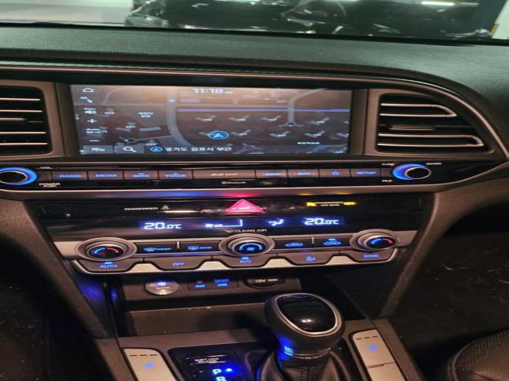 HYUNDAI Avante - Vista 7