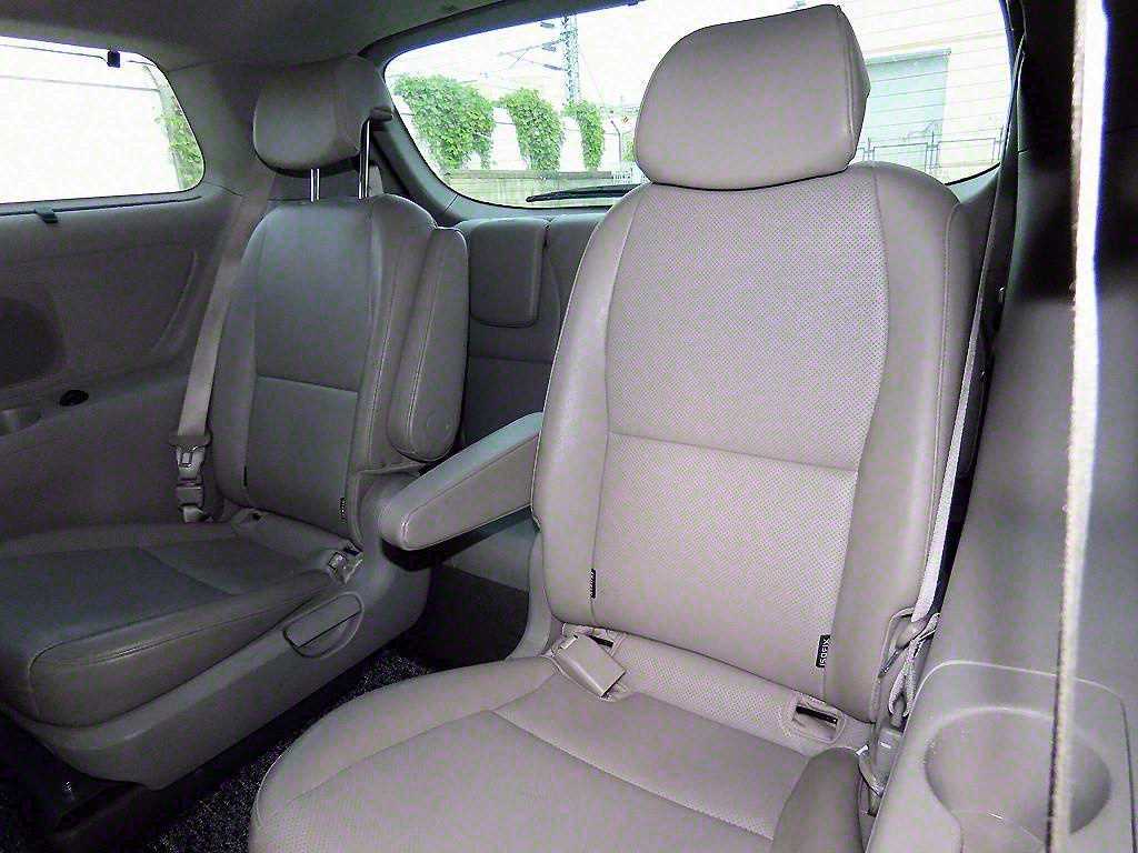KIA Carnival - Vista 8