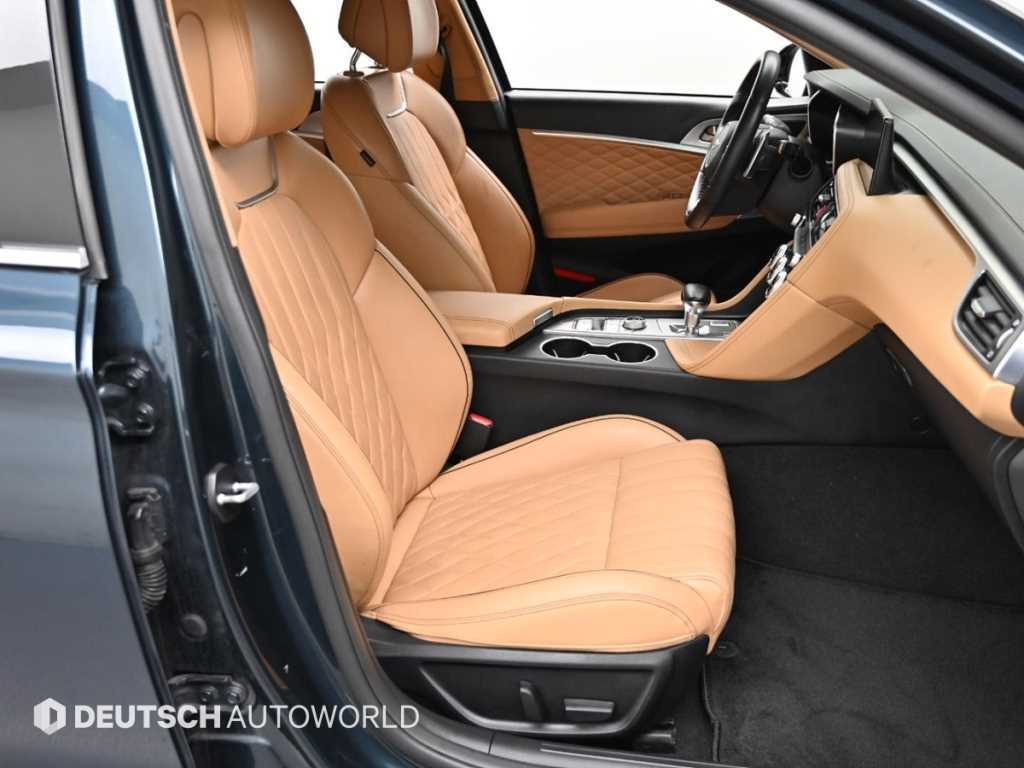 Genesis G70 - Vista 12