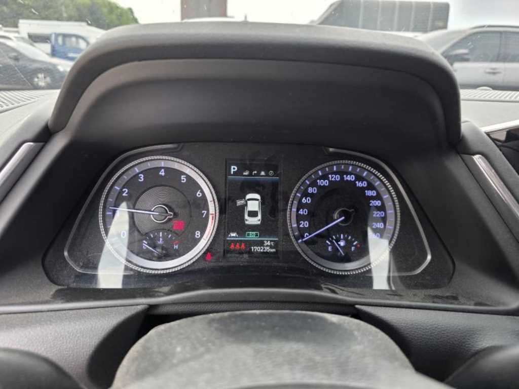 HYUNDAI Sonata - Vista 10