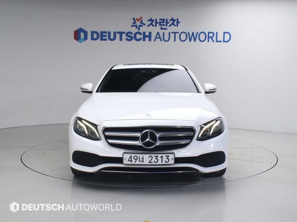 Mercedes Benz E class - Vista 3