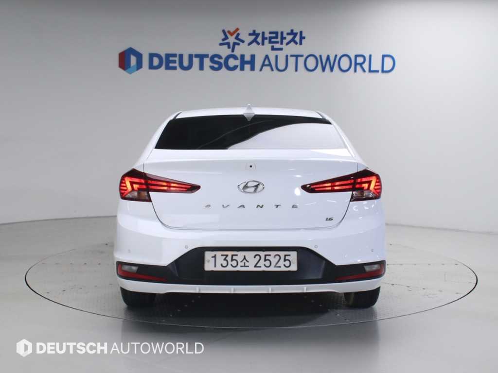 HYUNDAI Avante - Vista 6