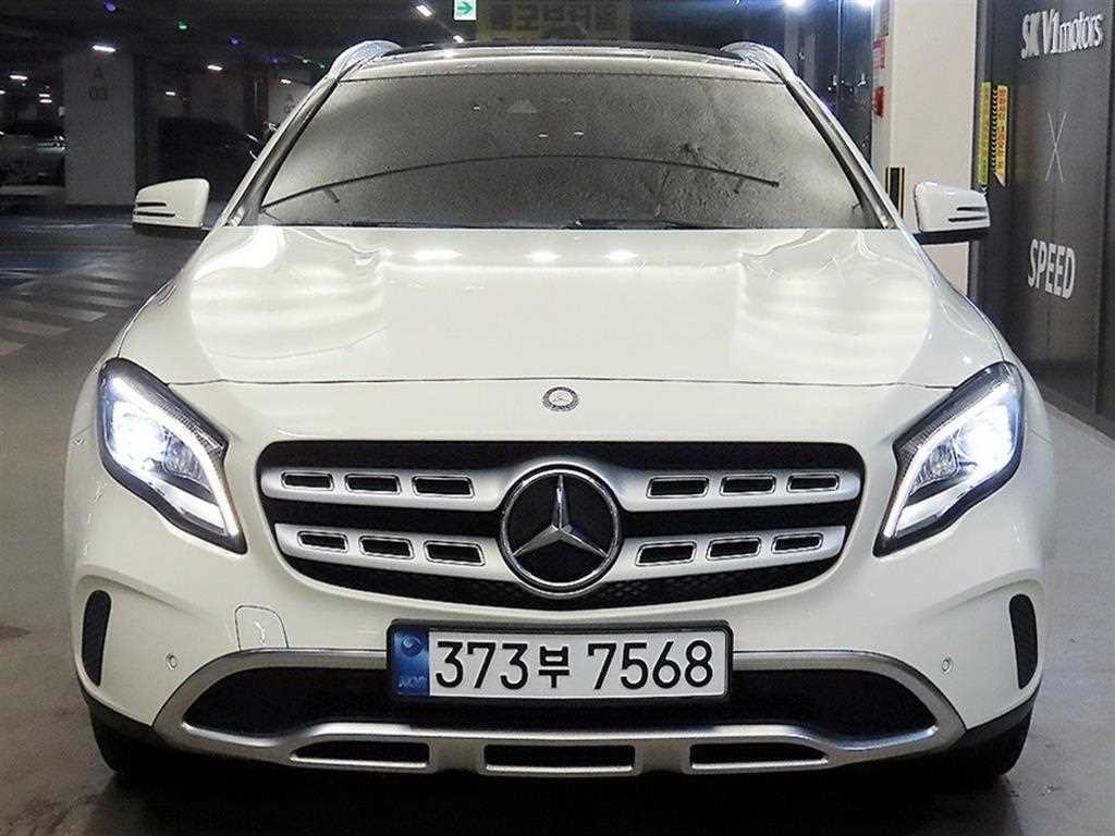 Mercedes Benz GLA Class - Vista 2