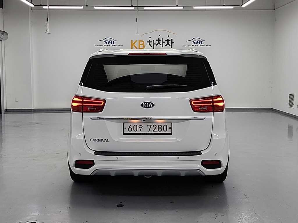 KIA Carnival - Vista 3