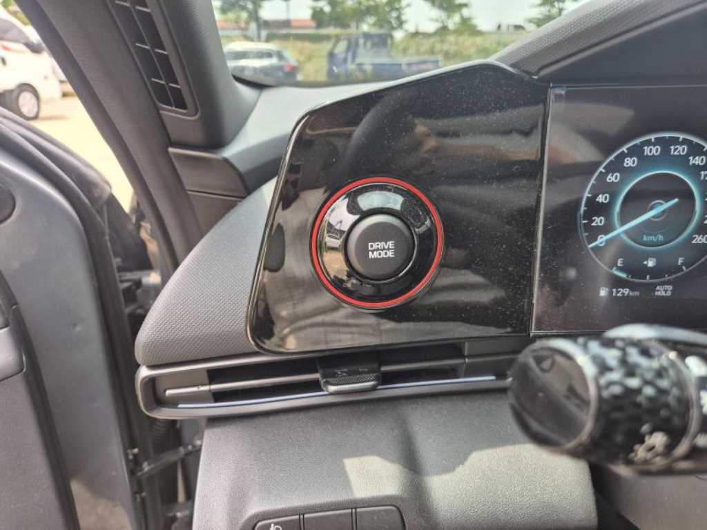 HYUNDAI Avante - Vista 11