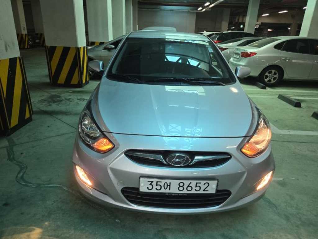 HYUNDAI Accent 2011 Plateado - Importación desde Corea - HF Imports Iquique - Foto 1