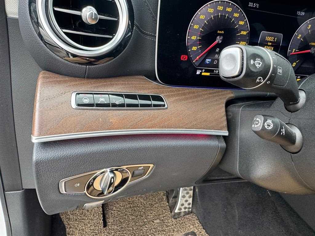 Mercedes Benz E class - Vista 10