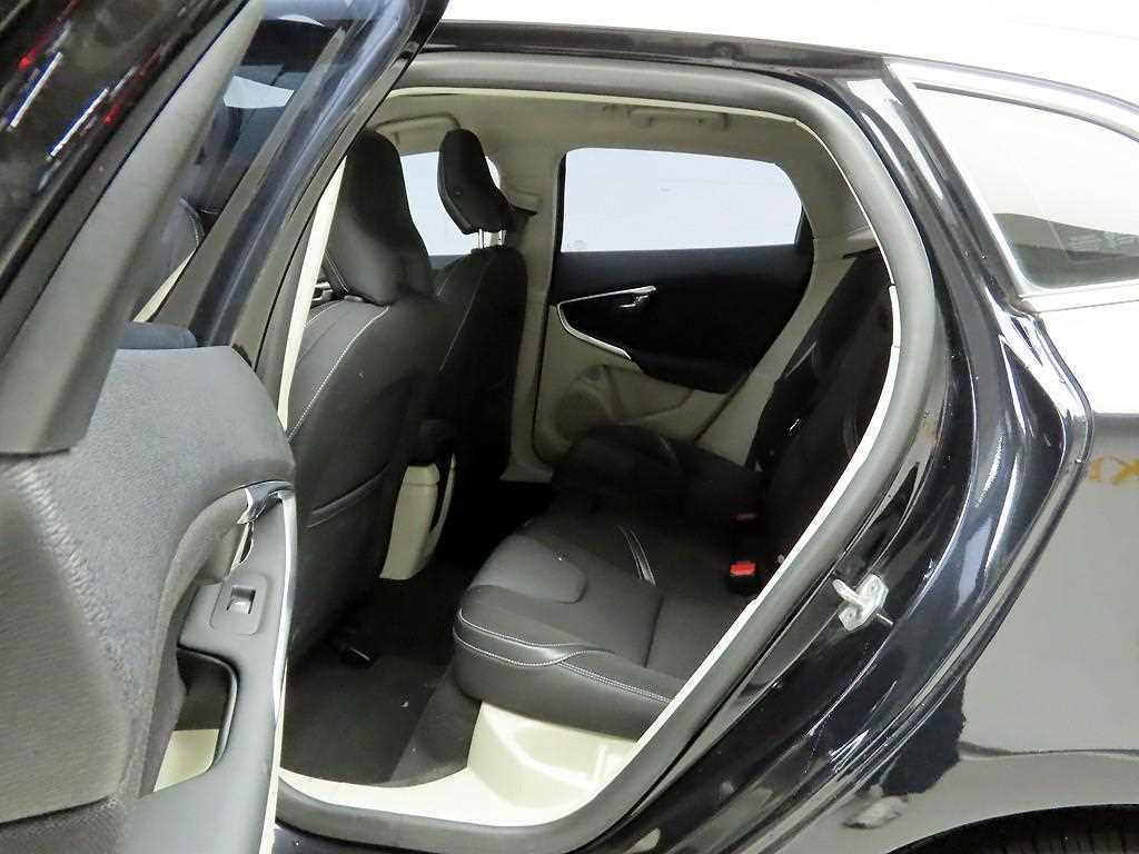 Volvo V40 2014 Negro - Importación desde Corea - HF Imports Iquique - Foto 16
