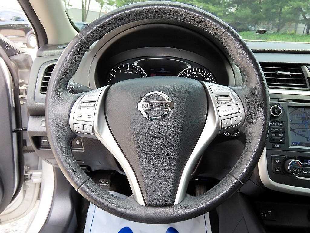Nissan Altima - Vista 10