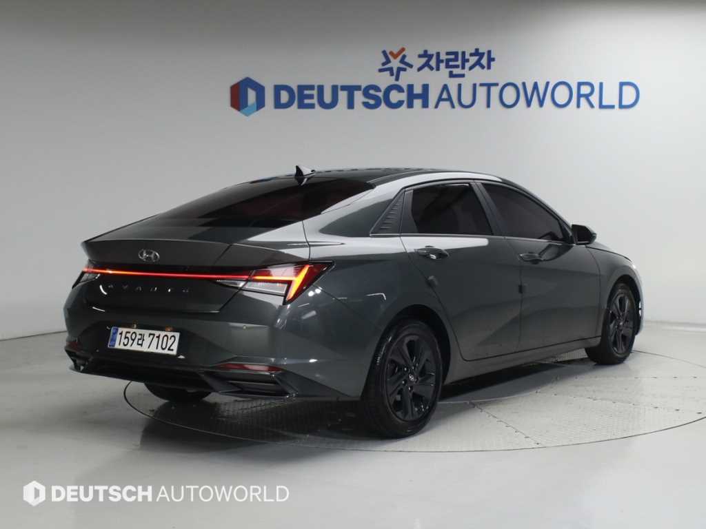 HYUNDAI Avante - Vista 2