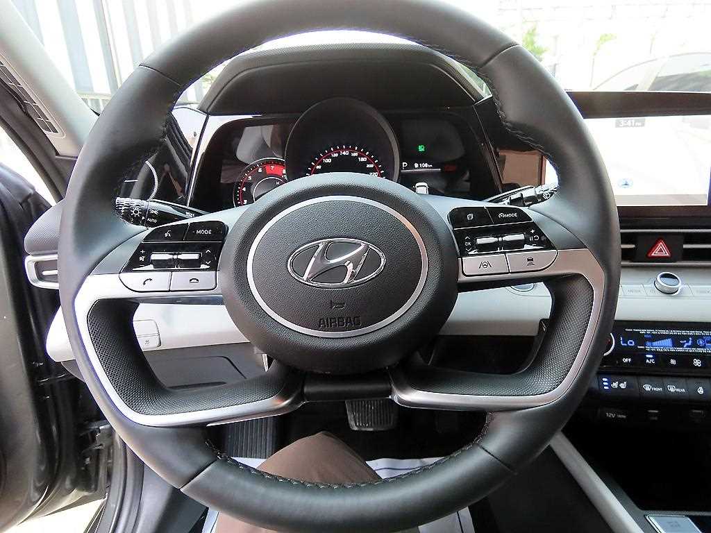 HYUNDAI Avante - Vista 10