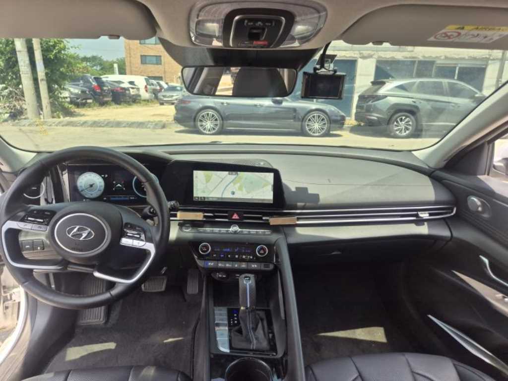 HYUNDAI Avante - Vista 9