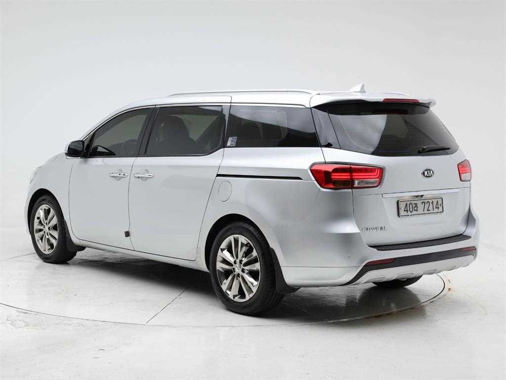 KIA Carnival - Vista 6