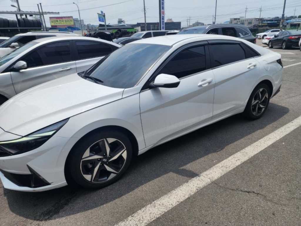HYUNDAI Avante - Vista 2