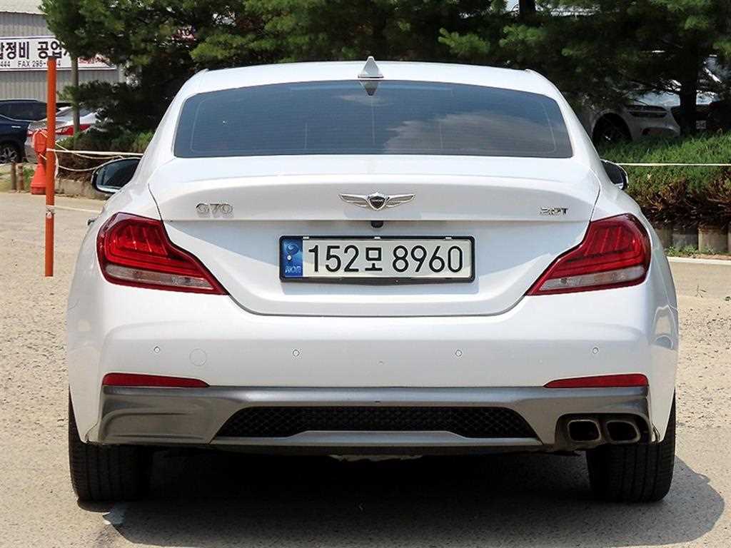 Genesis G70 - Vista 6