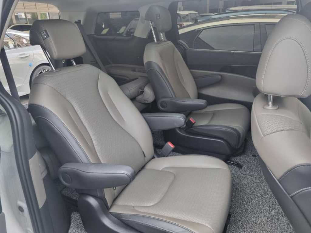 KIA Carnival - Vista 5