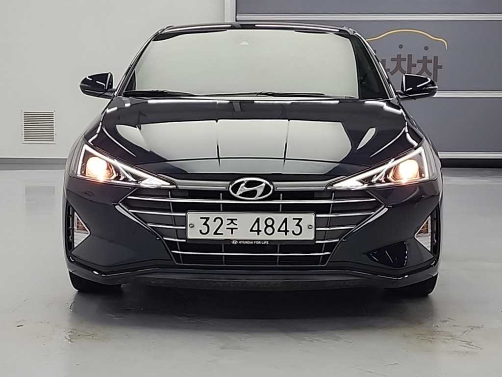 HYUNDAI Avante - Vista 2