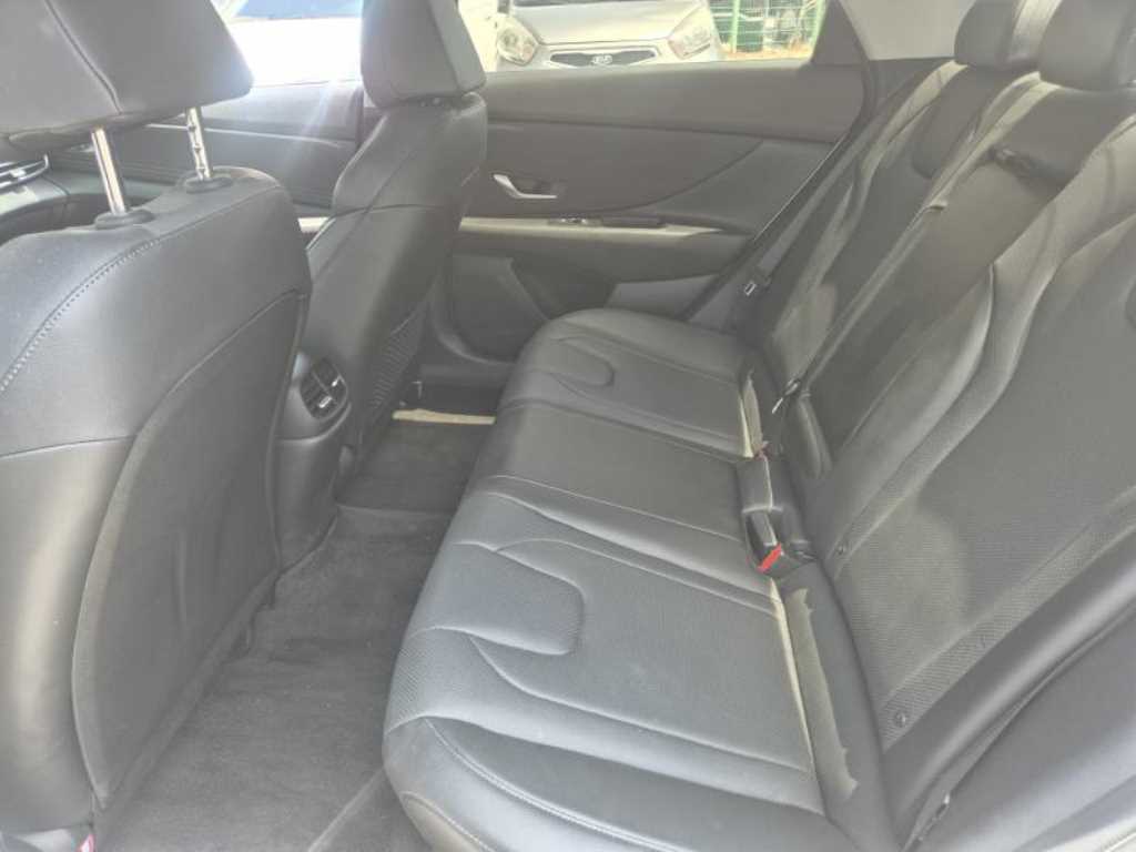 HYUNDAI Avante - Vista 8
