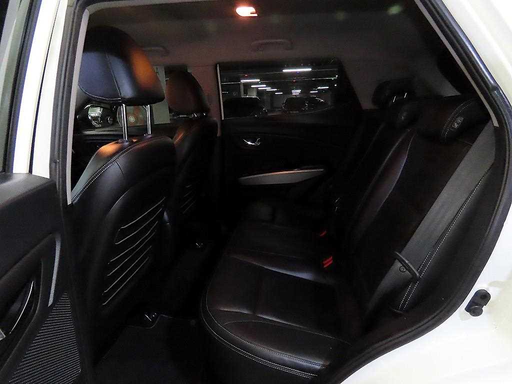 Ssangyong Tivoli - Vista 9