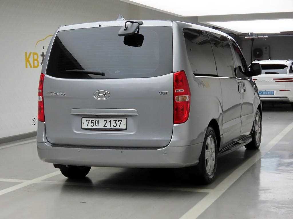 HYUNDAI Starex - Vista 6