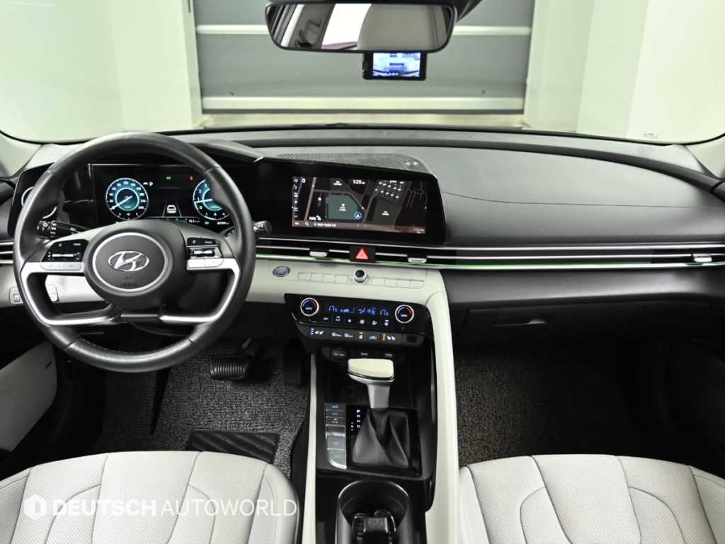 HYUNDAI Avante - Vista 9