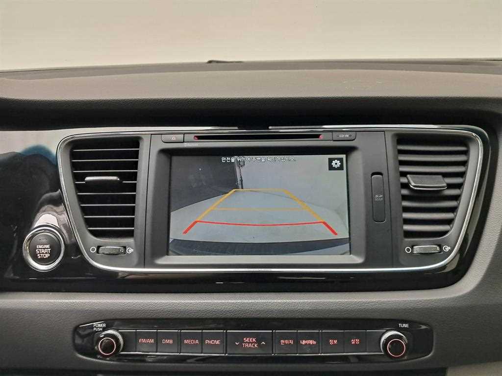 KIA Carnival - Vista 12
