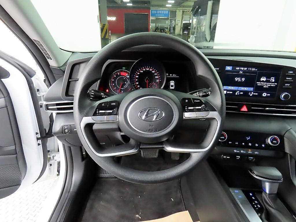 HYUNDAI Avante - Vista 11
