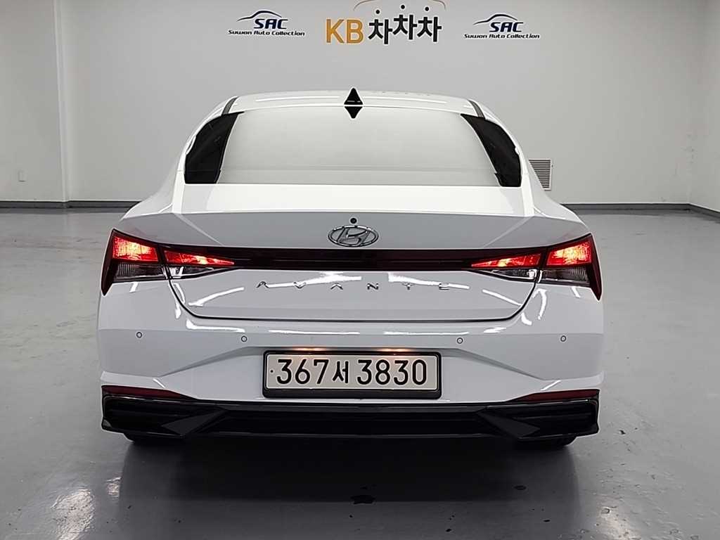 HYUNDAI Avante - Vista 3