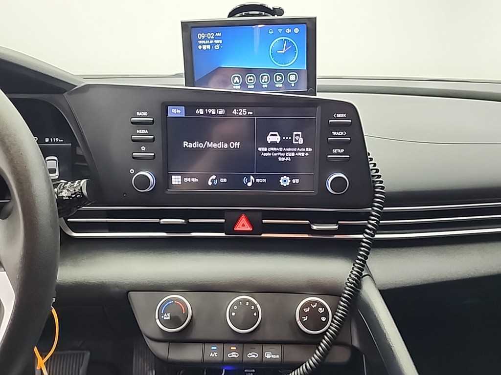 HYUNDAI Avante - Vista 10