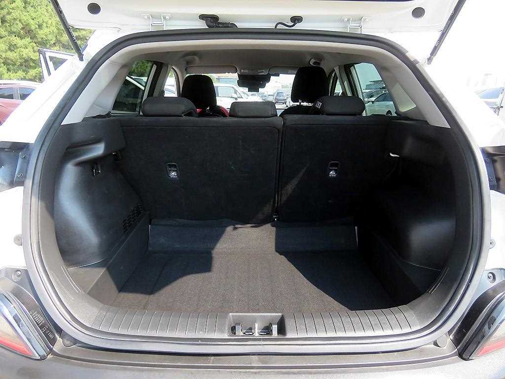 HYUNDAI Kona - Vista 7