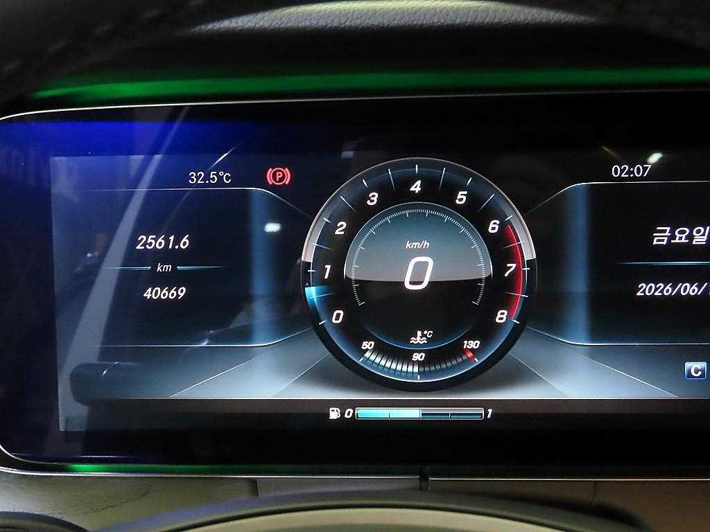Mercedes Benz E class - Vista 11