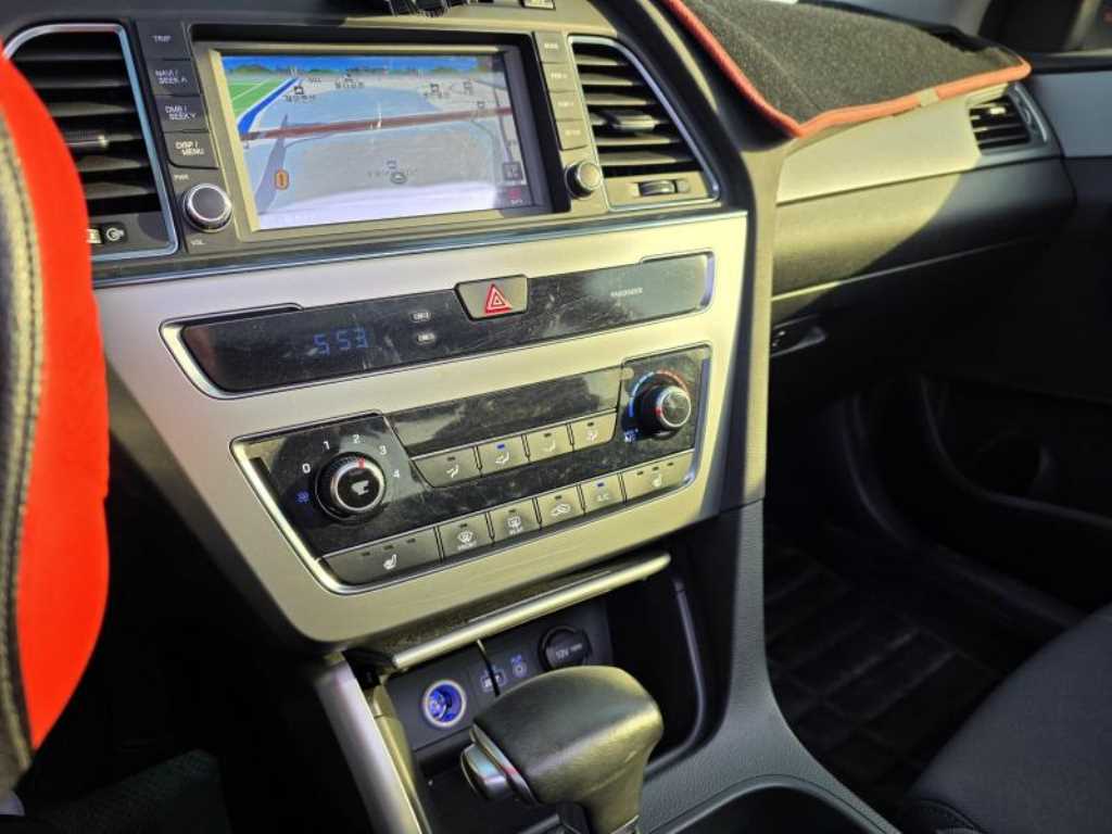 HYUNDAI Sonata - Vista 12