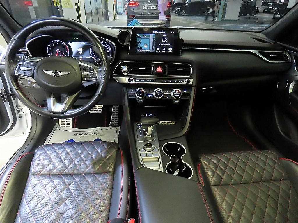 Genesis G70 - Vista 12