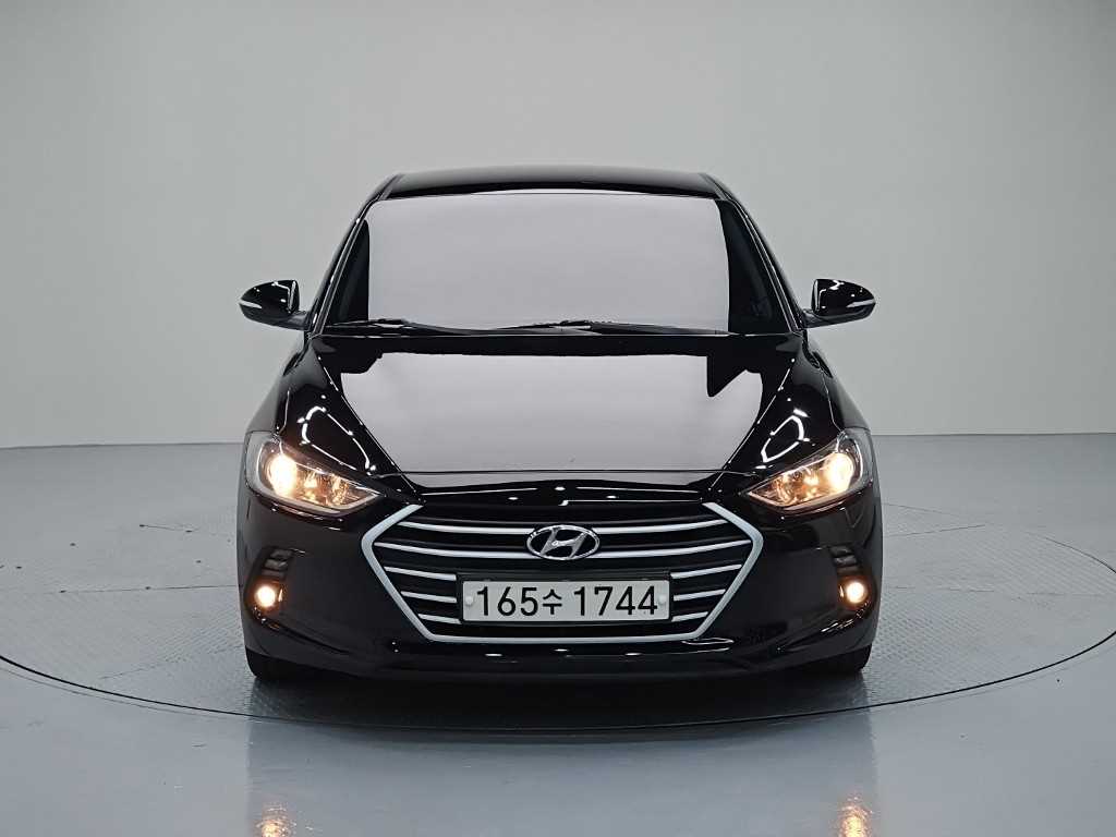 HYUNDAI Avante - Vista 2