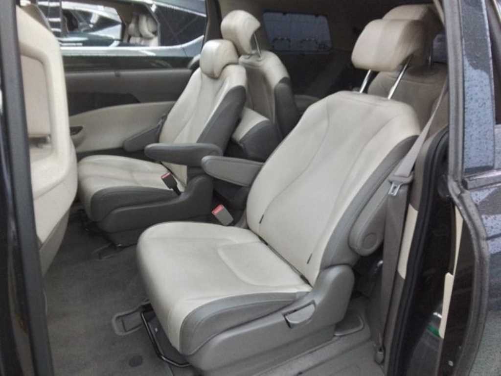 KIA Carnival - Vista 3