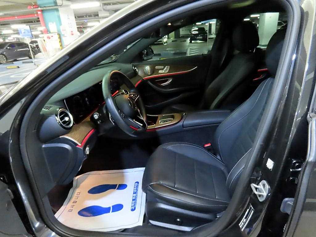 Mercedes Benz E class - Vista 8