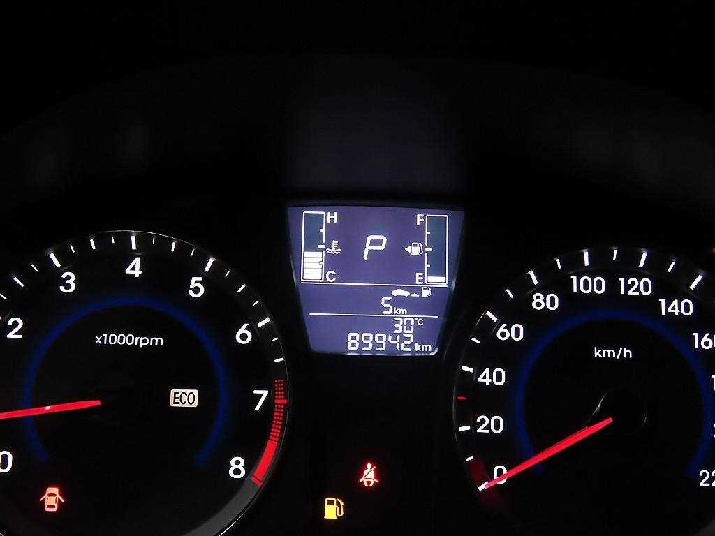 HYUNDAI Accent - Vista 11