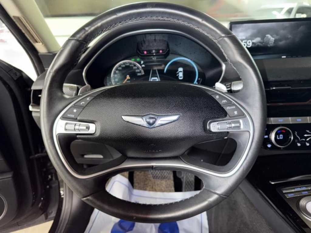 Genesis G80 - Vista 10