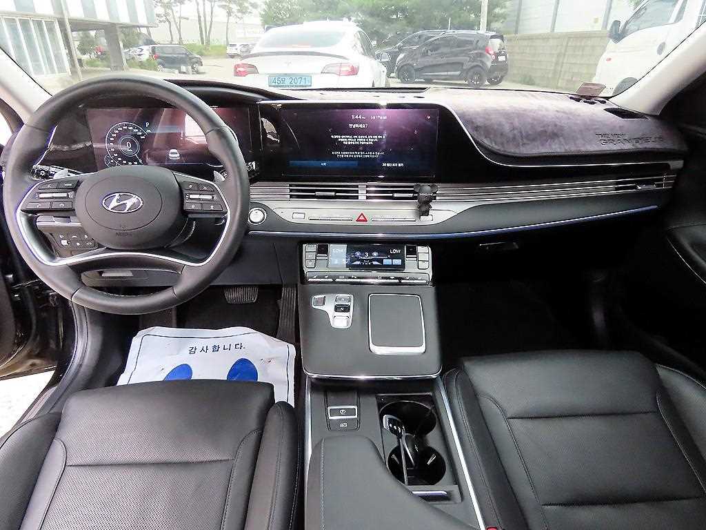 HYUNDAI Grandeur - Vista 9