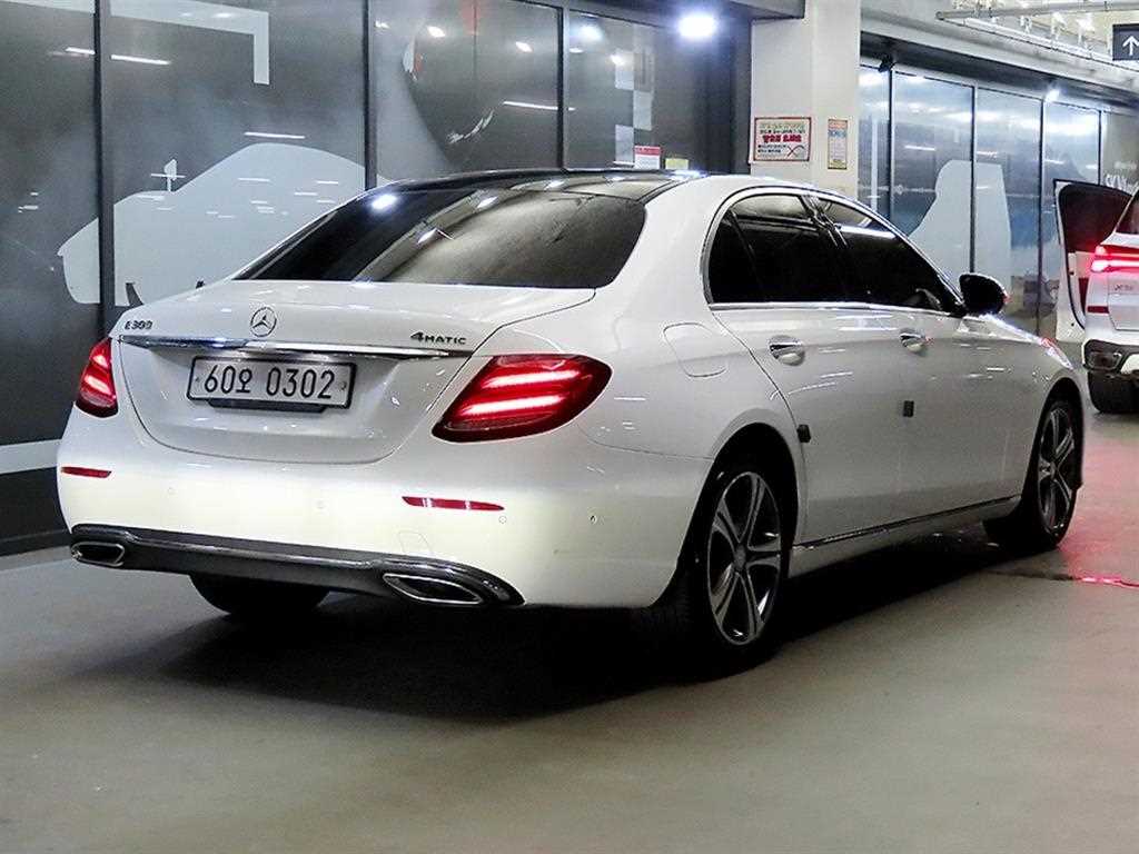 Mercedes Benz E class - Vista 6