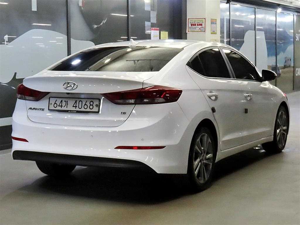 HYUNDAI Avante - Vista 6