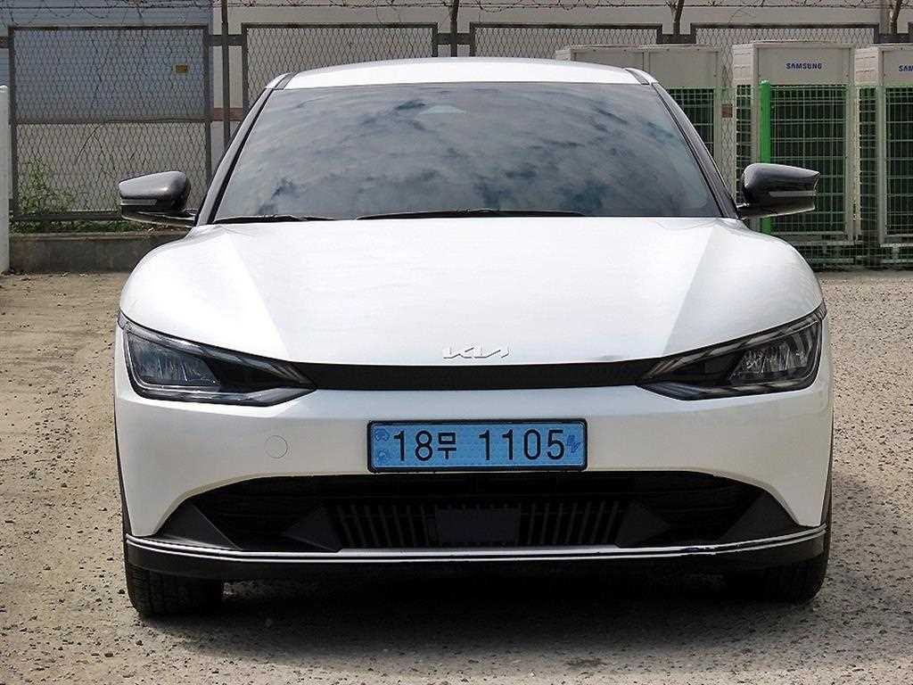 KIA EV6 2022 Blanco - Importación desde Corea - HF Imports Iquique - Foto 1