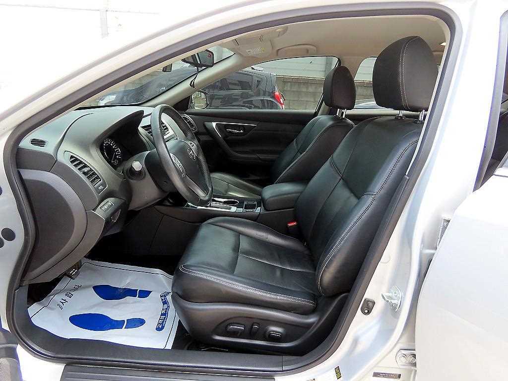 Nissan Altima - Vista 7