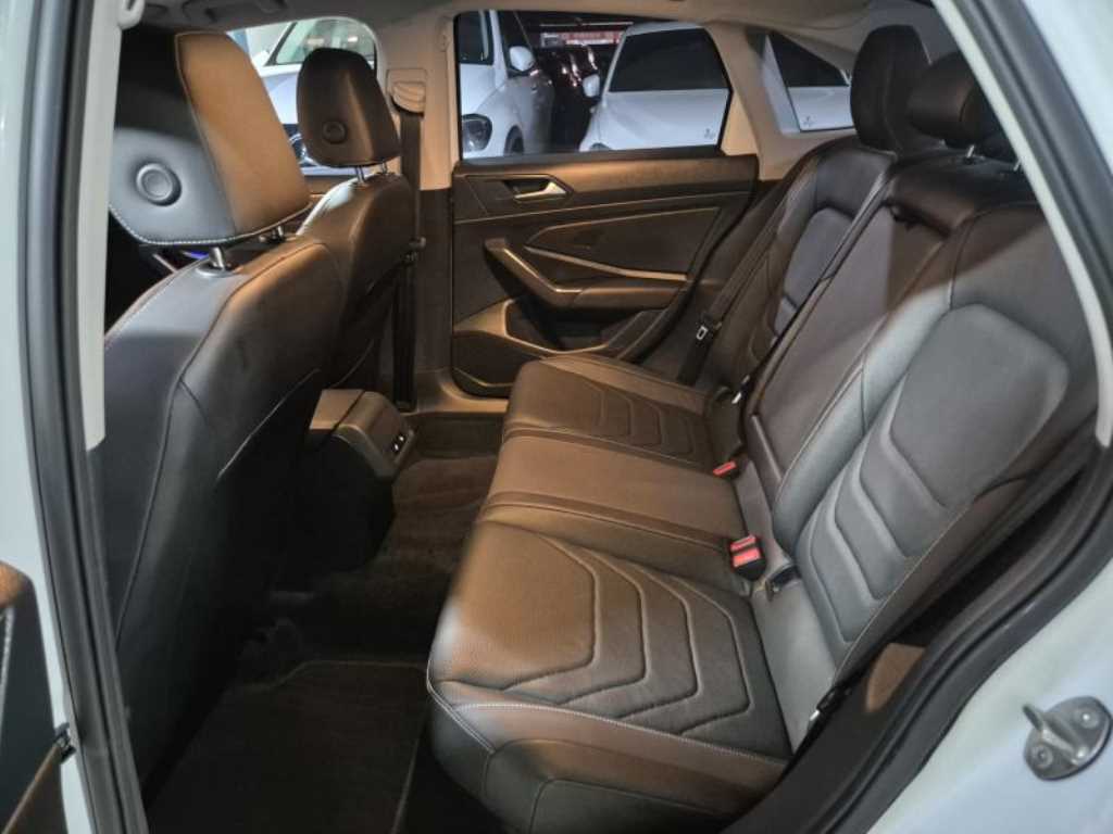 Volkswagen Jetta - Vista 9