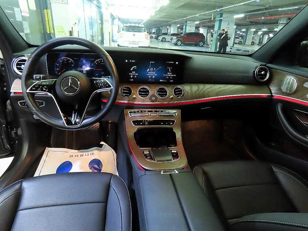 Mercedes Benz E class - Vista 12