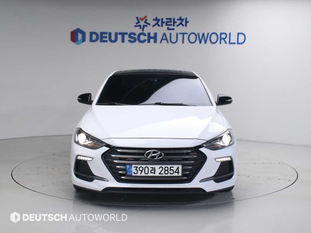 HYUNDAI Avante - Vista 3
